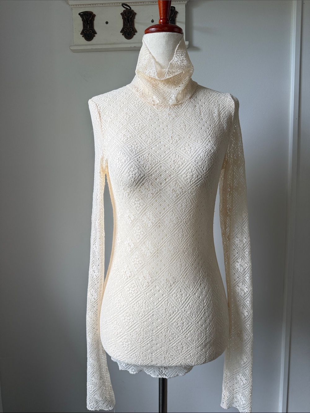 Delicate Cream Sheer Lace Turtleneck Top Size Small Mock Neck